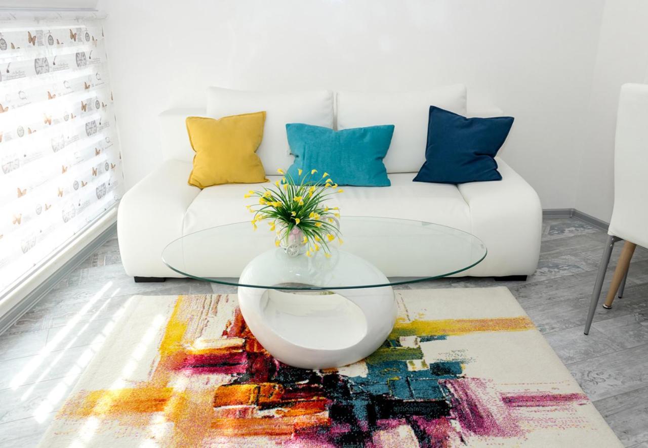 Acrylic & Pastel Apartments Warna Exterior foto