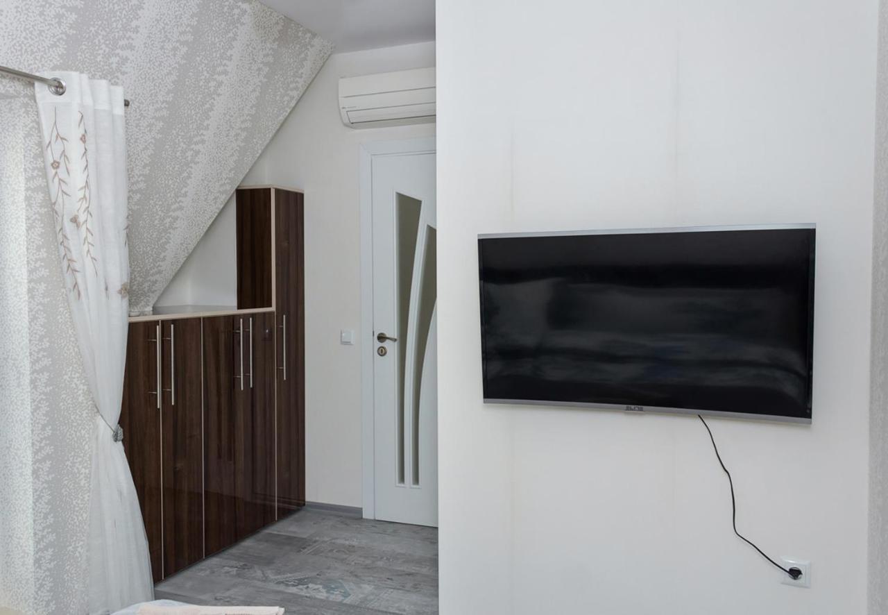 Acrylic & Pastel Apartments Warna Exterior foto