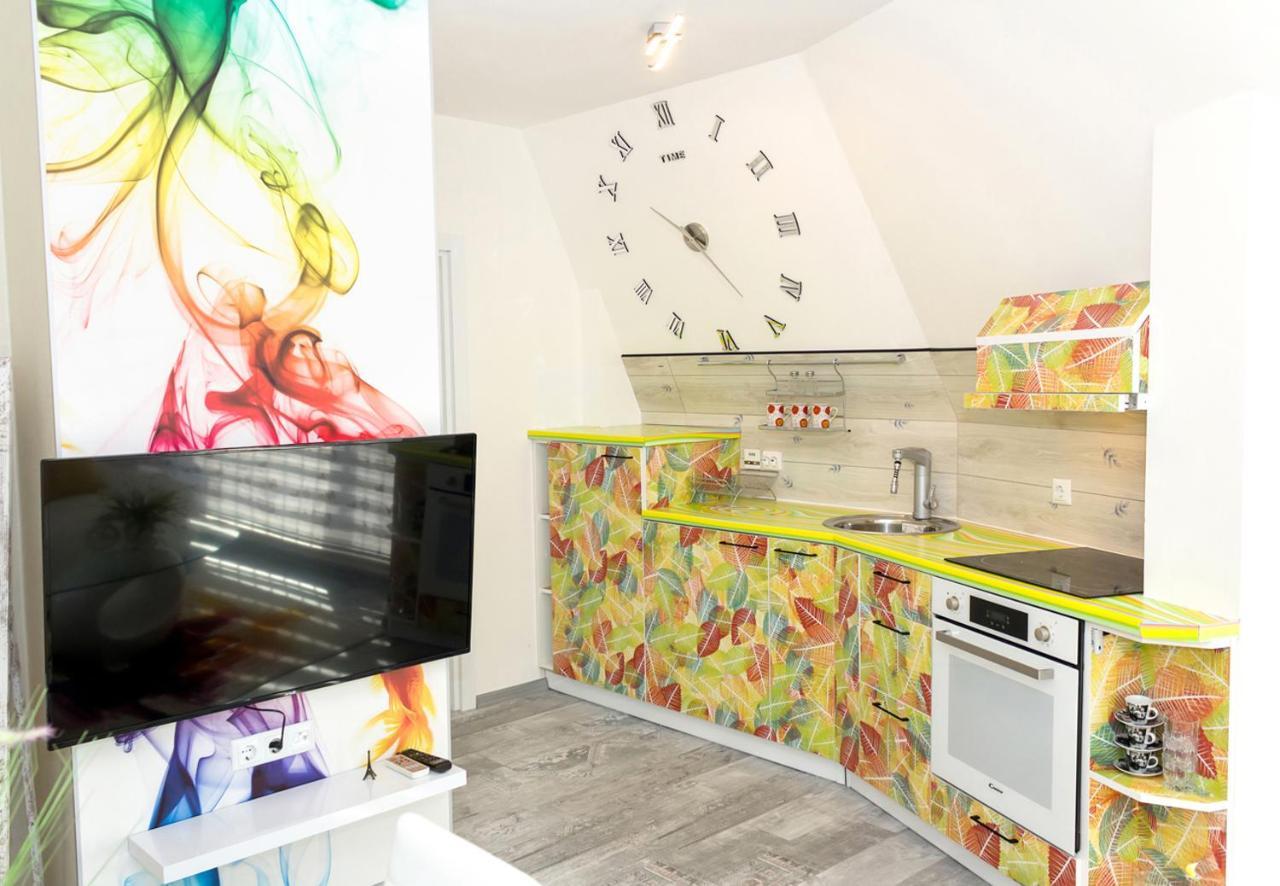 Acrylic & Pastel Apartments Warna Exterior foto