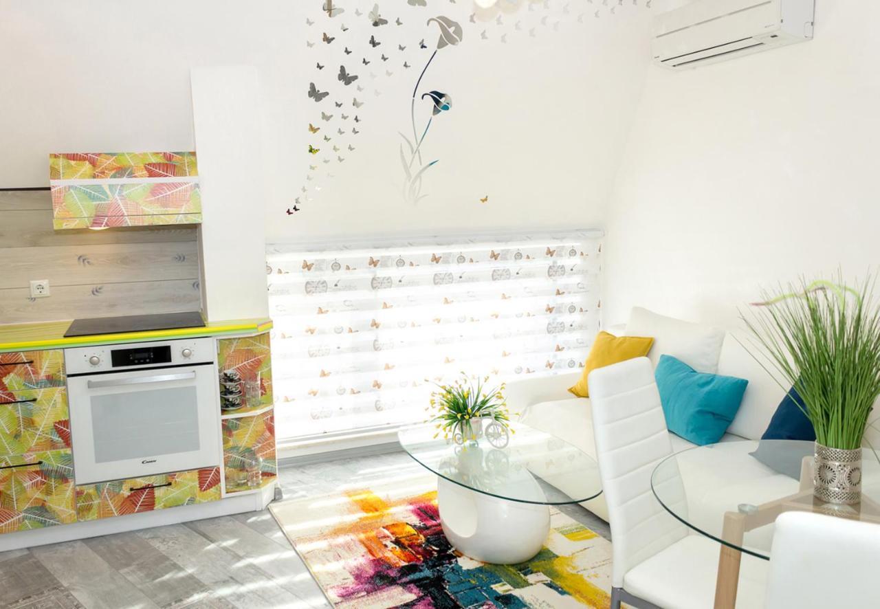 Acrylic & Pastel Apartments Warna Exterior foto